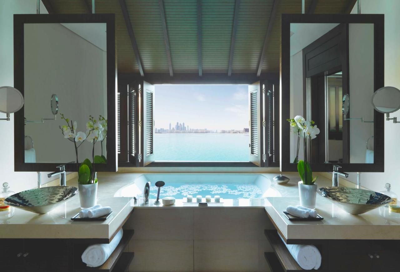 10 Best Sea View Hotels in Dubai: The Perfect Retreat for Business Tourists